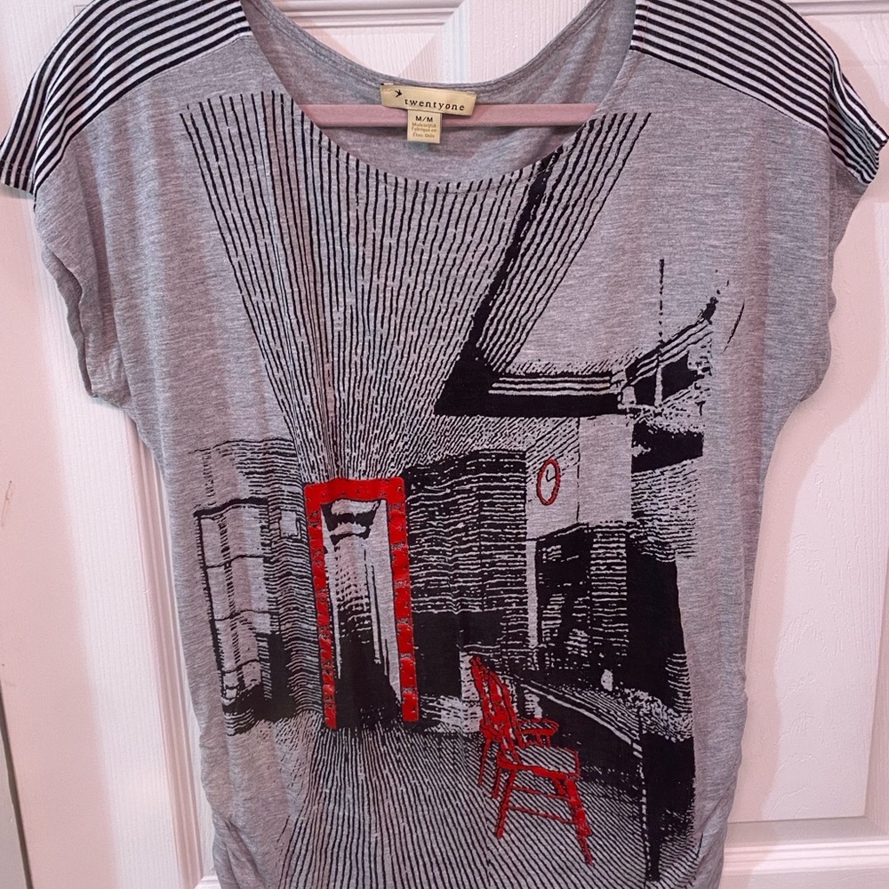 Forever 21 Gray and Red Graphic Short Sleeve Tee